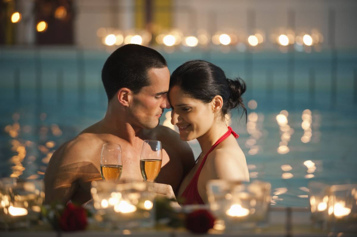 Romantische Paar im Pool