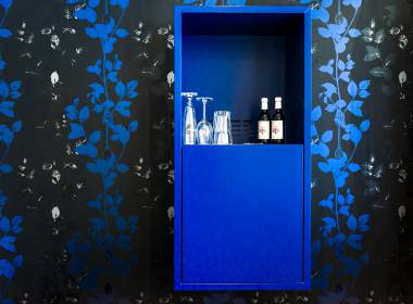 Detailbild Schrank und Wand